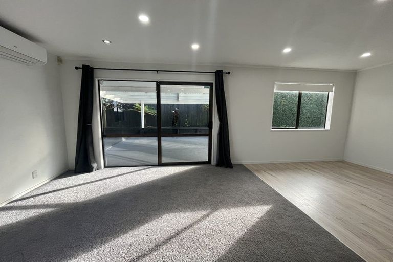 Photo of property in 1/13 Everglade Drive, Goodwood Heights, Auckland, 2105