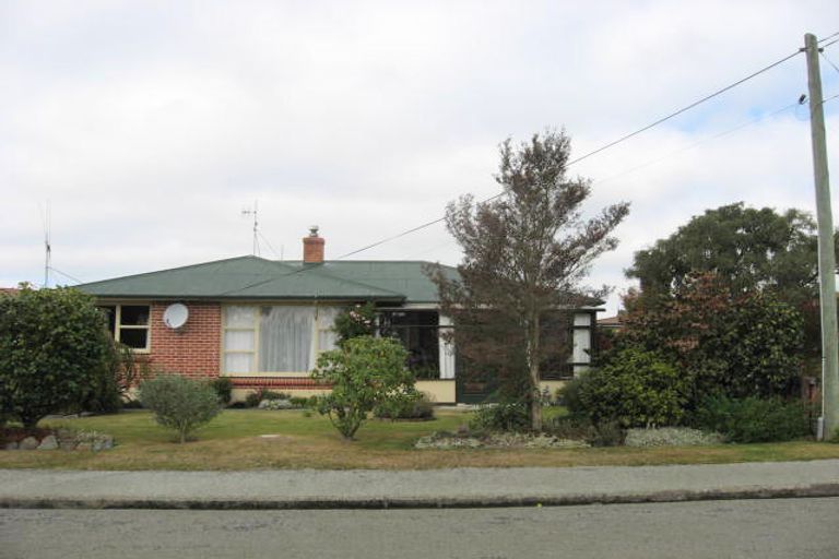 Photo of property in 2 Exeter Street, Waimate, 7924
