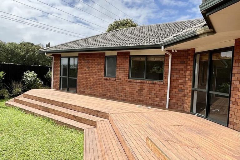 Photo of property in 20 Jade Court, Rosedale, Auckland, 0632