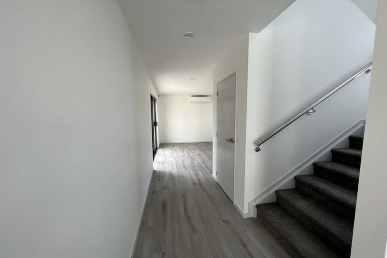 Photo of property in 12 Matukutureia Lane, Manurewa, Auckland, 2102