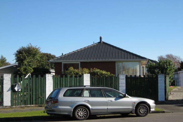Photo of property in 15 Neave Place, Hillmorton, Christchurch, 8025
