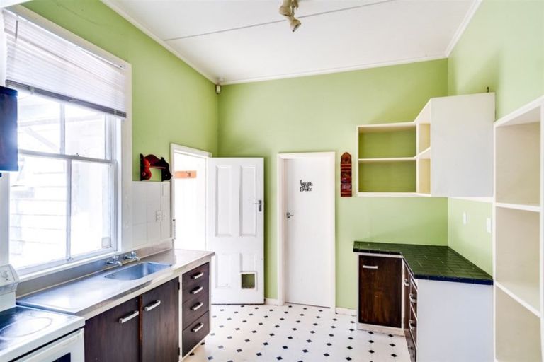 Photo of property in 40 Faraday Street, Hospital Hill, Napier, 4110