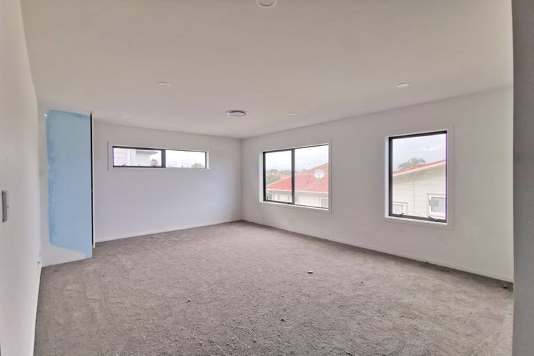 Photo of property in 296a Bucklands Beach Road, Bucklands Beach, Auckland, 2012