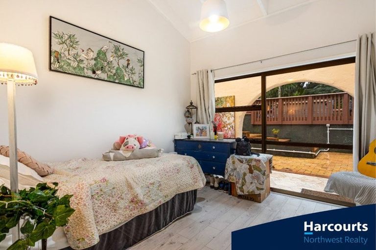 Photo of property in 719 Scenic Drive, Henderson Valley, Auckland, 0612