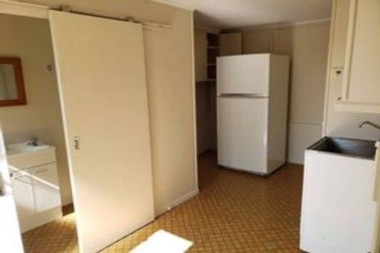 Photo of property in 88 Chivalry Road, Glenfield, Auckland, 0629