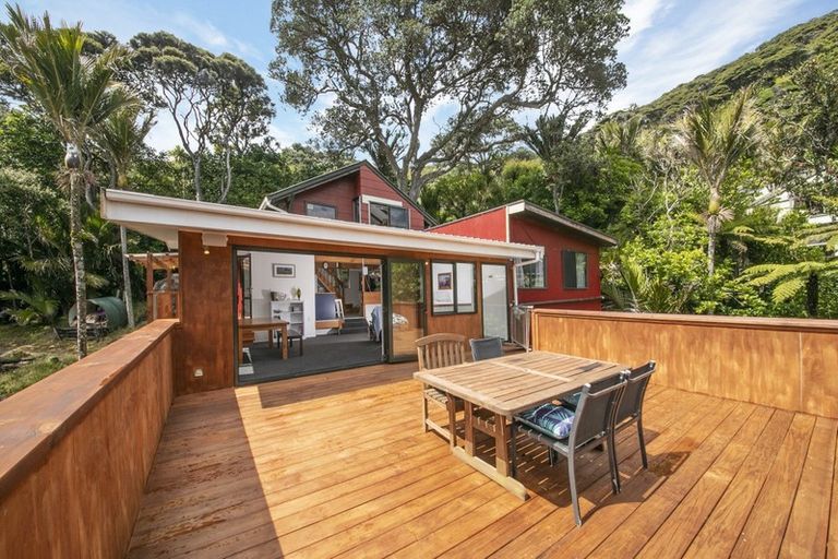 Photo of property in 53 Rayner Road, Piha, New Lynn, 0772