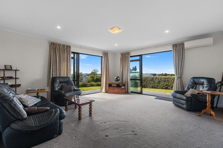 Photo of property in 16 Parkland Rise, Omokoroa, 3114