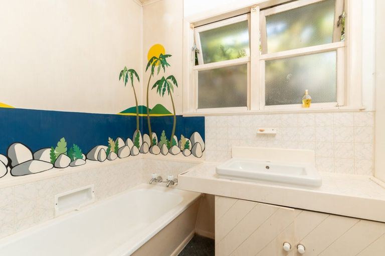 Photo of property in 45 Handyside Street, Tawa, Wellington, 5028