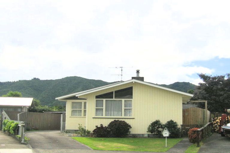 Photo of property in 38 Mountbatten Grove, Clouston Park, Upper Hutt, 5018