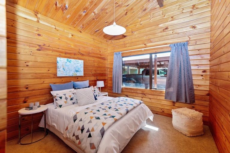 Photo of property in 206 Muriwai Valley Road, Muriwai, Waimauku, 0881