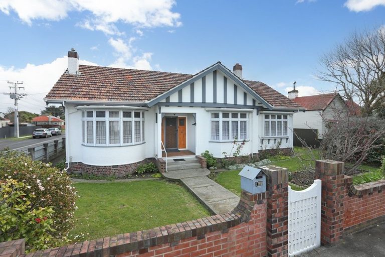 Photo of property in 177 Bridge Street, Bulls, 4818