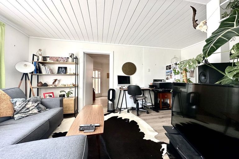 Photo of property in 1 Manley Terrace, Newtown, Wellington, 6021