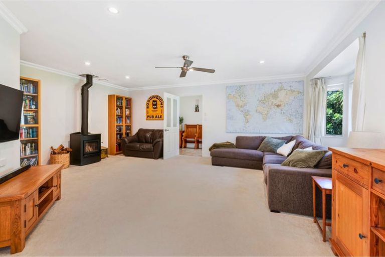 Photo of property in 6 Chenery Road, Red Beach, 0932