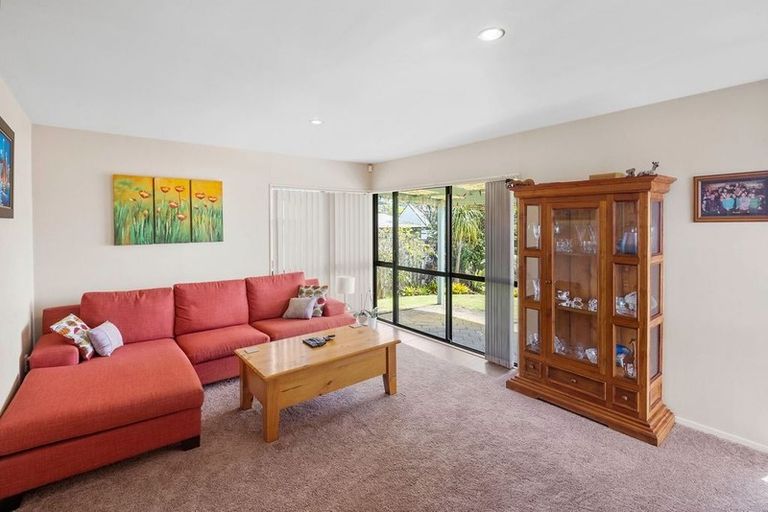 Photo of property in 11 Sandpiper Grove, Unsworth Heights, Auckland, 0632