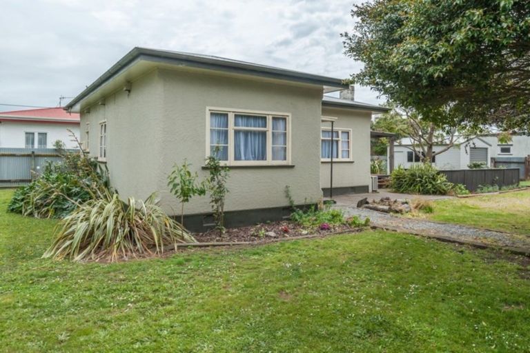 Photo of property in 44 Mckenzie Street, Levin, 5510