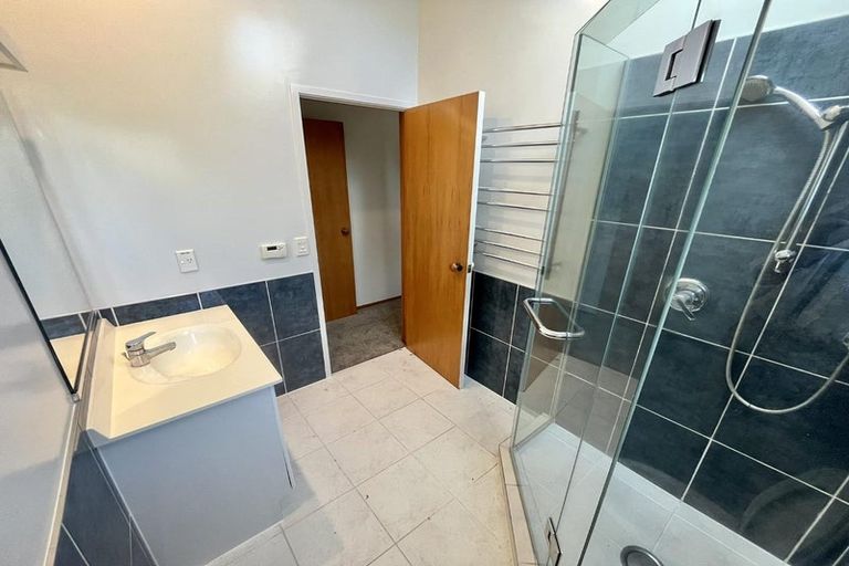 Photo of property in 20a Otakau Road, Milford, Auckland, 0620