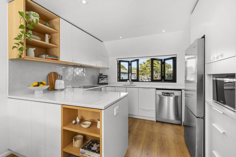 Photo of property in Vein & Skin, 38a Roxburgh Street, Mount Victoria, Wellington, 6011