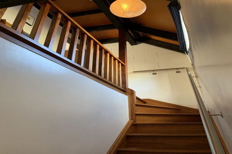 Photo of property in 2b Pitoitoi Road, Days Bay, Lower Hutt, 5013