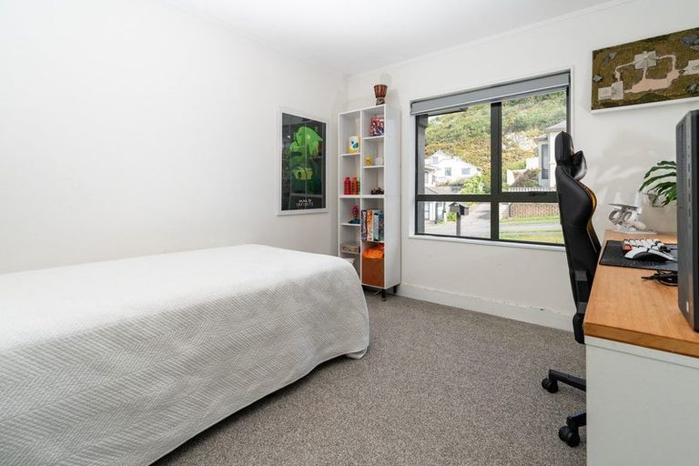 Photo of property in 39 Bowes Crescent, Strathmore Park, Wellington, 6022