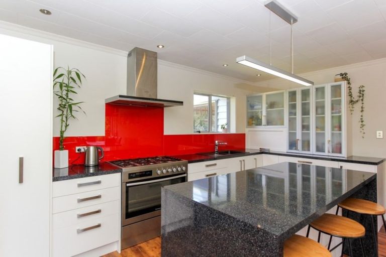 Photo of property in 31 Sealy Road, Omata, New Plymouth, 4374