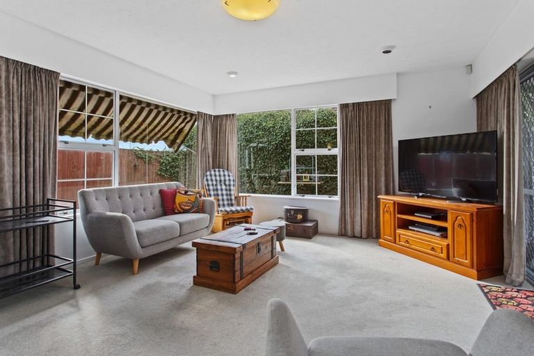 Photo of property in 1/25b Ramore Place, Redwood, Christchurch, 8051