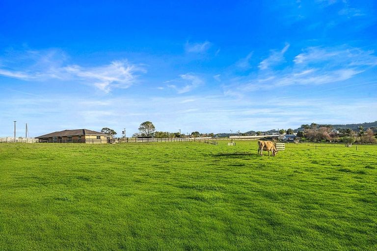 Photo of property in 118 Cottle Road, Taupaki, Henderson, 0782