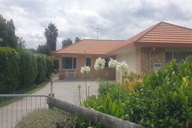 Photo of property in 21 Awaroa Stream Drive, Waiuku, 2123