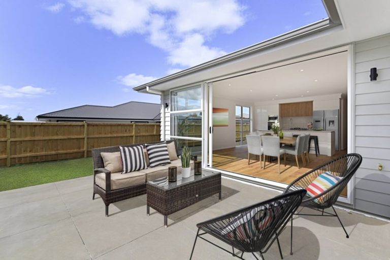 Photo of property in 24 Kukuwai Avenue, Red Beach, 0932