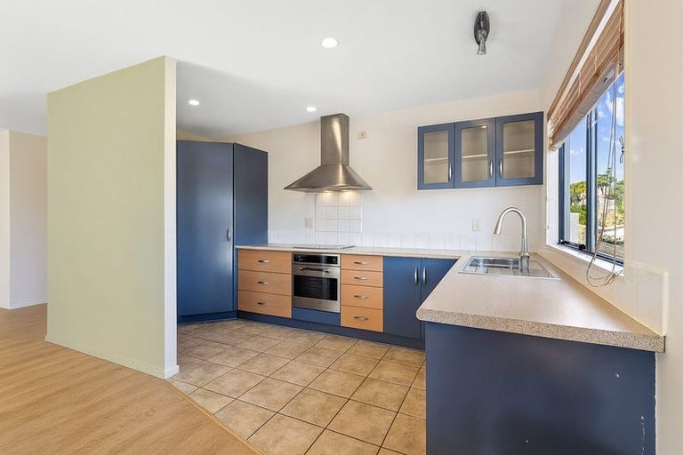 Photo of property in 72l Seabrook Avenue, New Lynn, Auckland, 0600