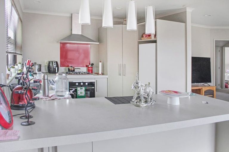 Photo of property in 33a Rosalie Terrace, Kelvin Grove, Palmerston North, 4414