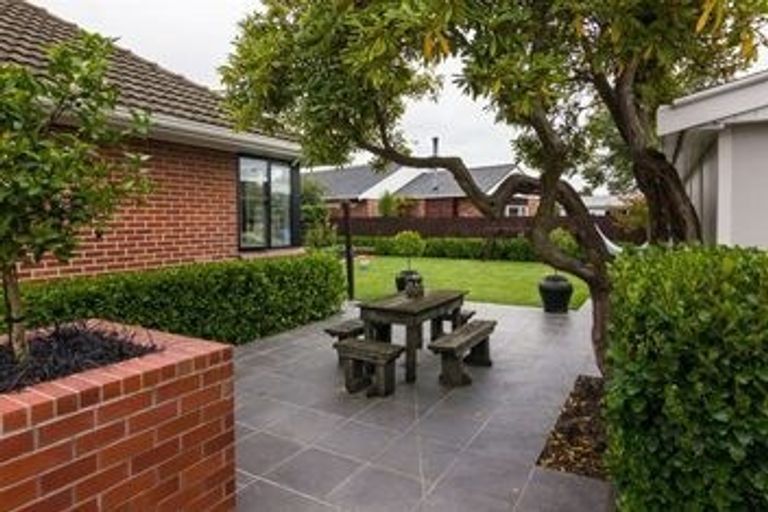 Photo of property in 2 Springbank Street, Bryndwr, Christchurch, 8053