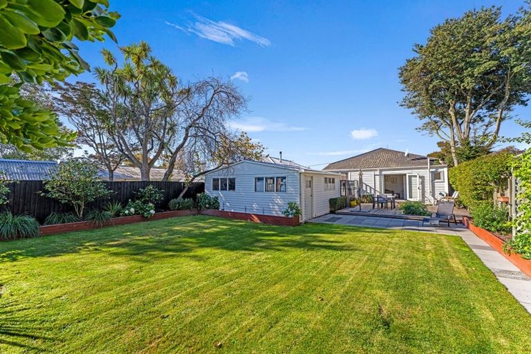 Photo of property in 35 Cleveland Street, Edgeware, Christchurch, 8013
