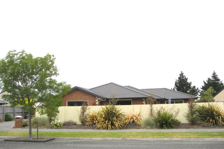 Photo of property in 5 Amoka Crescent, Parklands, Christchurch, 8083