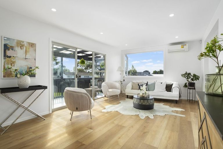 Photo of property in 14 Dunstall Place, Mangere Bridge, Auckland, 2022