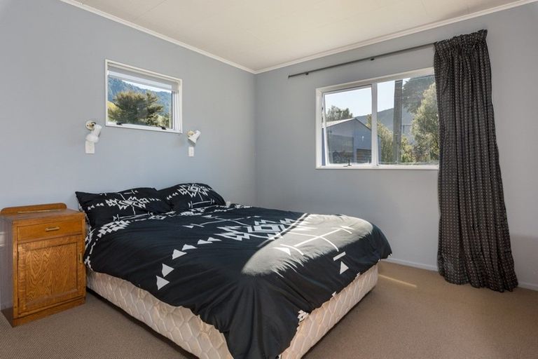 Photo of property in 5820 Kenepuru Road, Waitaria Bay, Picton, 7282