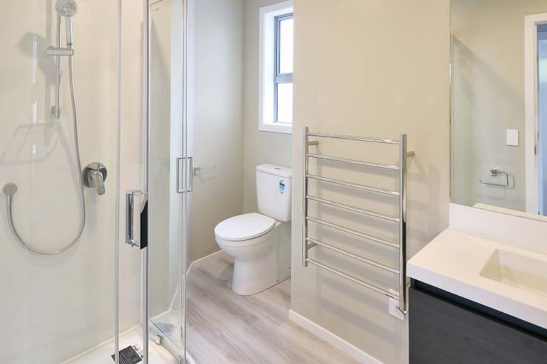 Photo of property in 4d Horoeka Street, Stokes Valley, Lower Hutt, 5019