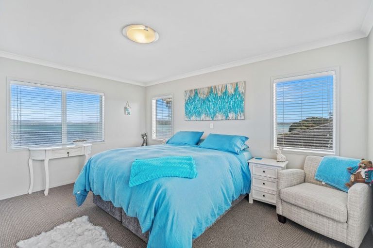 Photo of property in 36 Karoro Road, One Tree Point, 0118