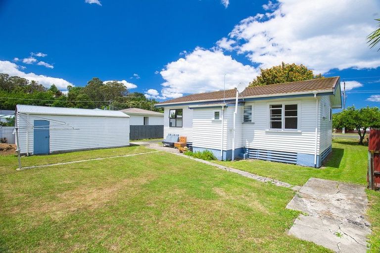 Photo of property in 122 De Lautour Road, Inner Kaiti, Gisborne, 4010