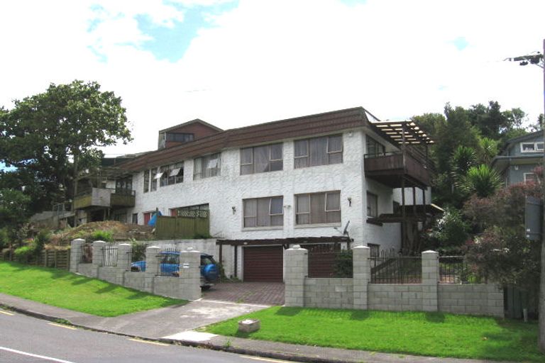 Photo of property in 2/13 Sylvan Avenue, Northcote, Auckland, 0627