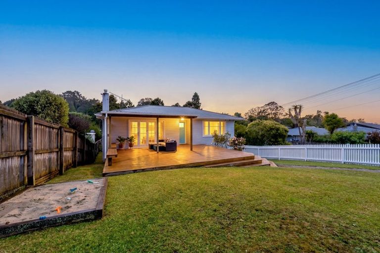 Photo of property in 52 Woodside Road, Massey, Auckland, 0614