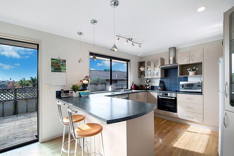 Photo of property in 14 Fairford Avenue, Henderson, Auckland, 0612