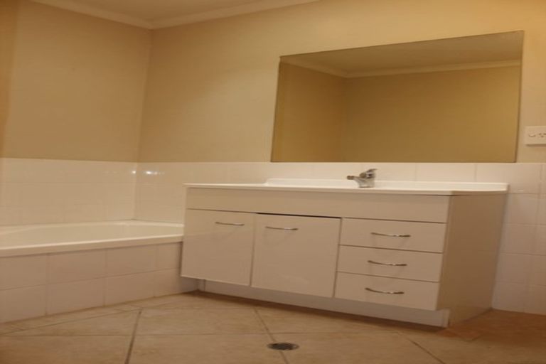 Photo of property in 19 Verdale Circle, Glen Eden, Auckland, 0602