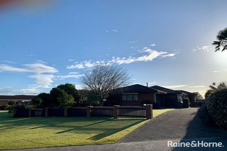 Photo of property in 18 Claridge Place, Mount Maunganui, 3116
