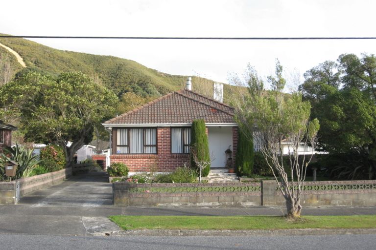 Photo of property in 106 Strand Crescent, Naenae, Lower Hutt, 5011