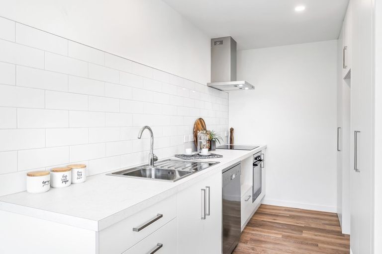 Photo of property in 10 Mcfaddens Road, St Albans, Christchurch, 8052