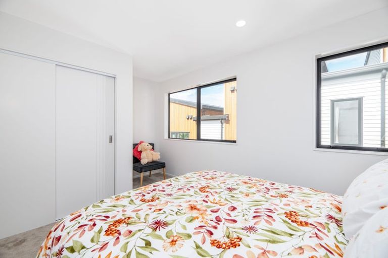 Photo of property in 23b Crystal Avenue, Glendene, Auckland, 0602