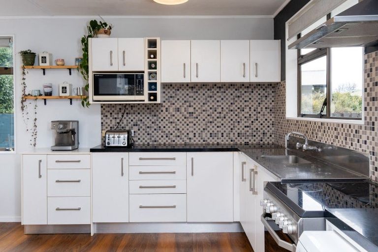 Photo of property in 76 Atherfold Crescent, Greenmeadows, Napier, 4112