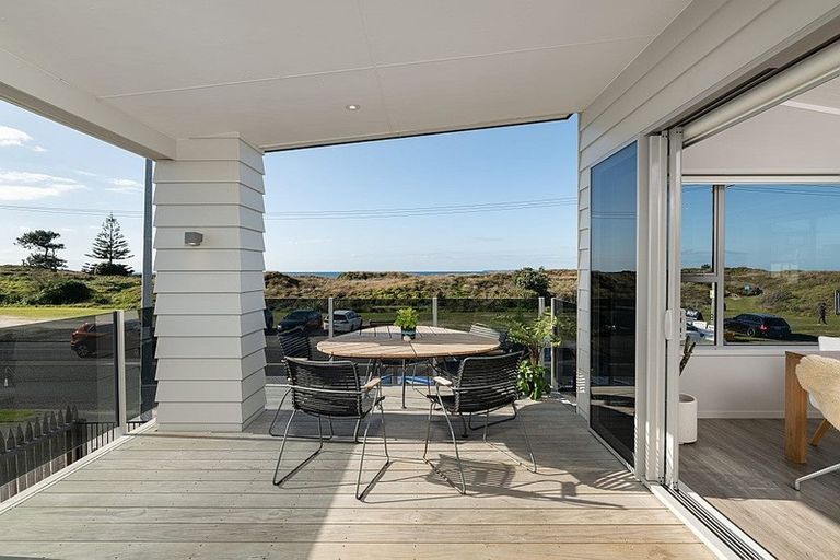 Photo of property in 912a Papamoa Beach Road, Papamoa Beach, Papamoa, 3118