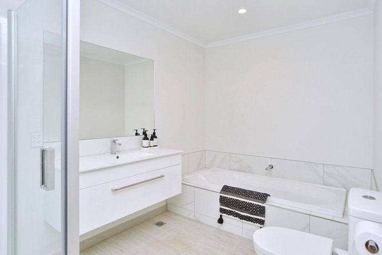 Photo of property in 15 Holmes Hanover Lane, Halswell, Christchurch, 8025