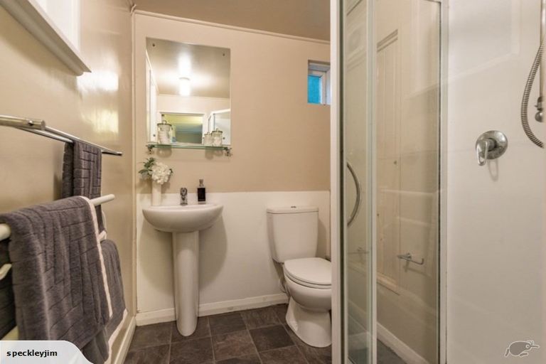 Photo of property in 19a Montgomery Avenue, Rothesay Bay, Auckland, 0630